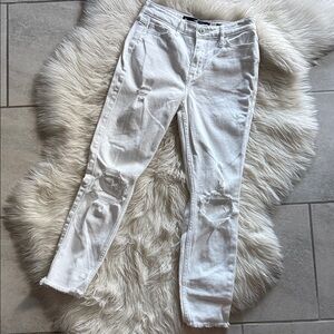 🤍 HOLLISTER WHITE CROP JEANS 👖